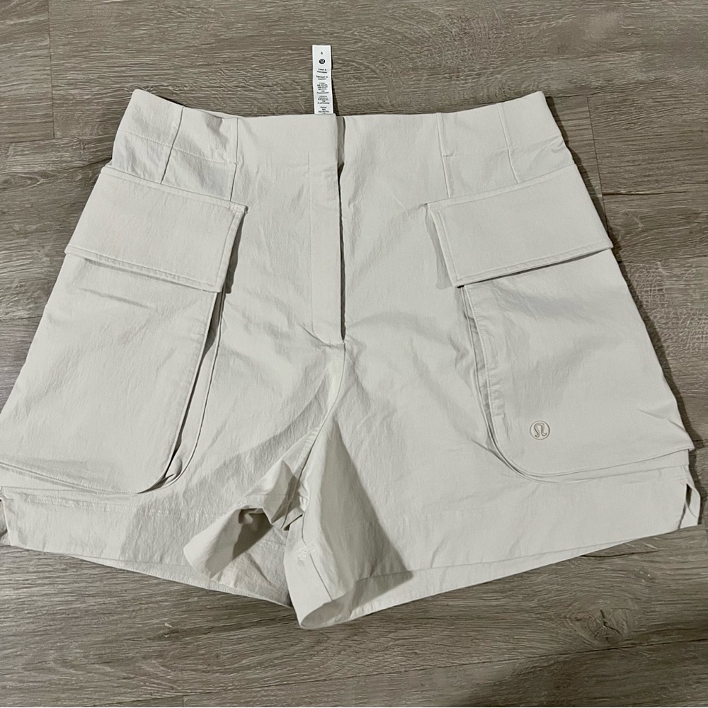 Lululemon Relaxed-Fit Super-High-Rise Cargo Short 4" - Picture 7 of 7